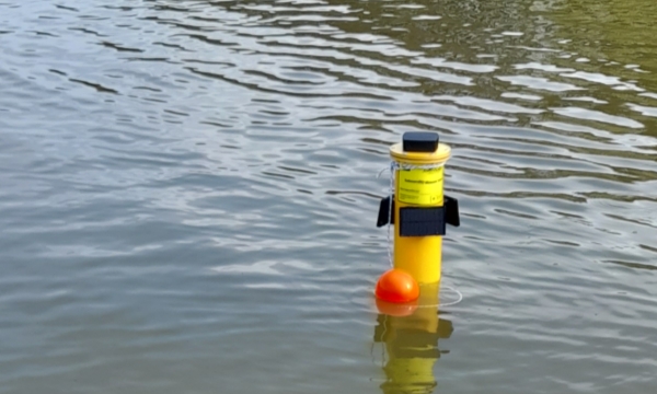 A WALISE merülő vízminőség monitorozó egység egy horgásztavon